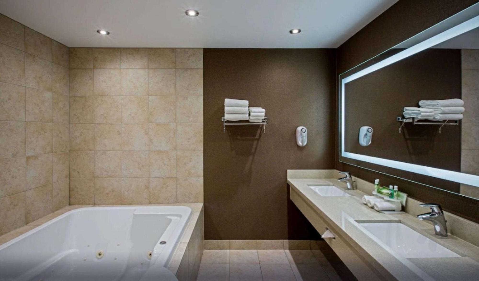 Quality Inn & Suites Regina Downtown Екстер'єр фото