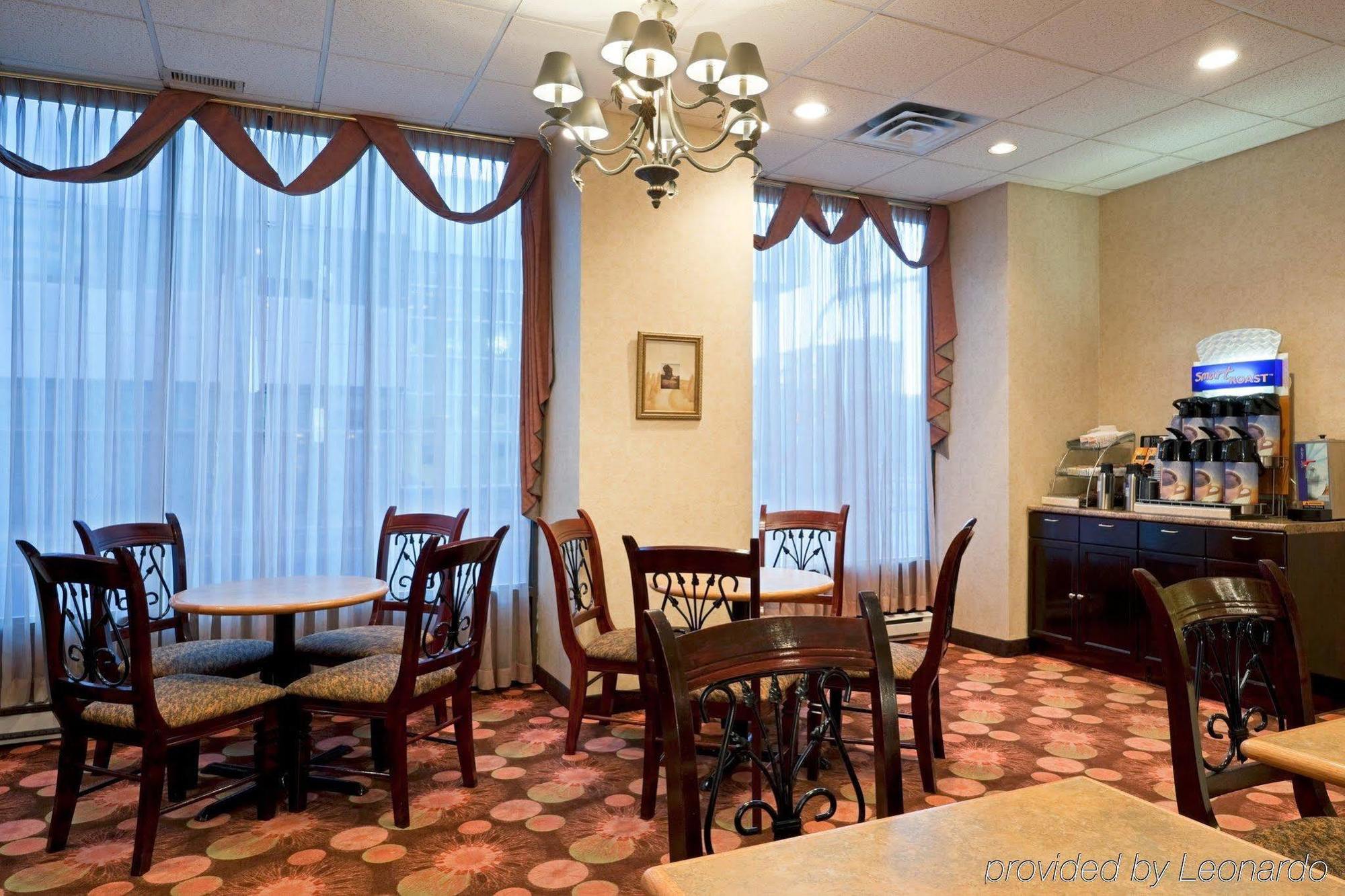 Quality Inn & Suites Regina Downtown Екстер'єр фото