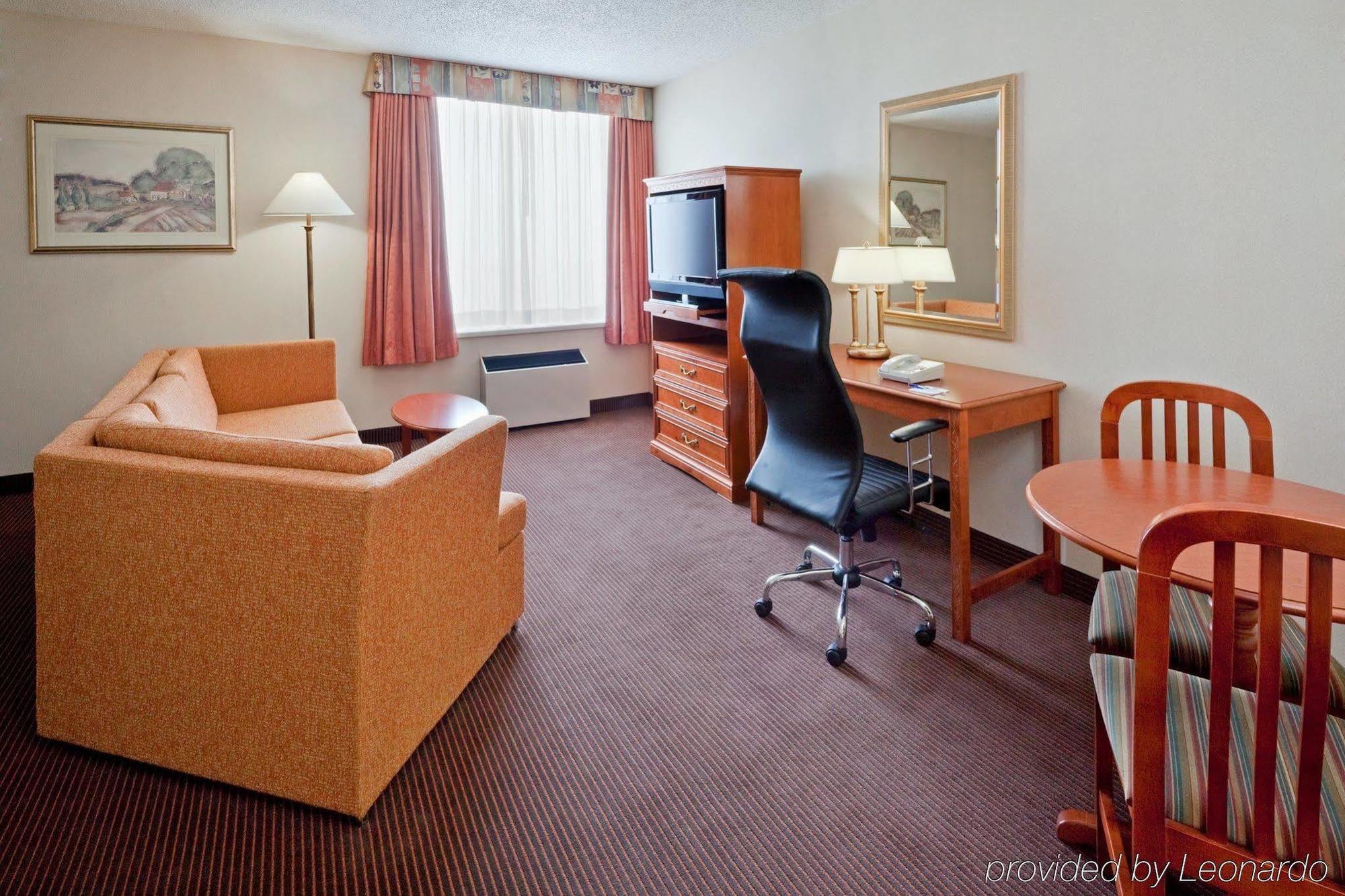 Quality Inn & Suites Regina Downtown Екстер'єр фото