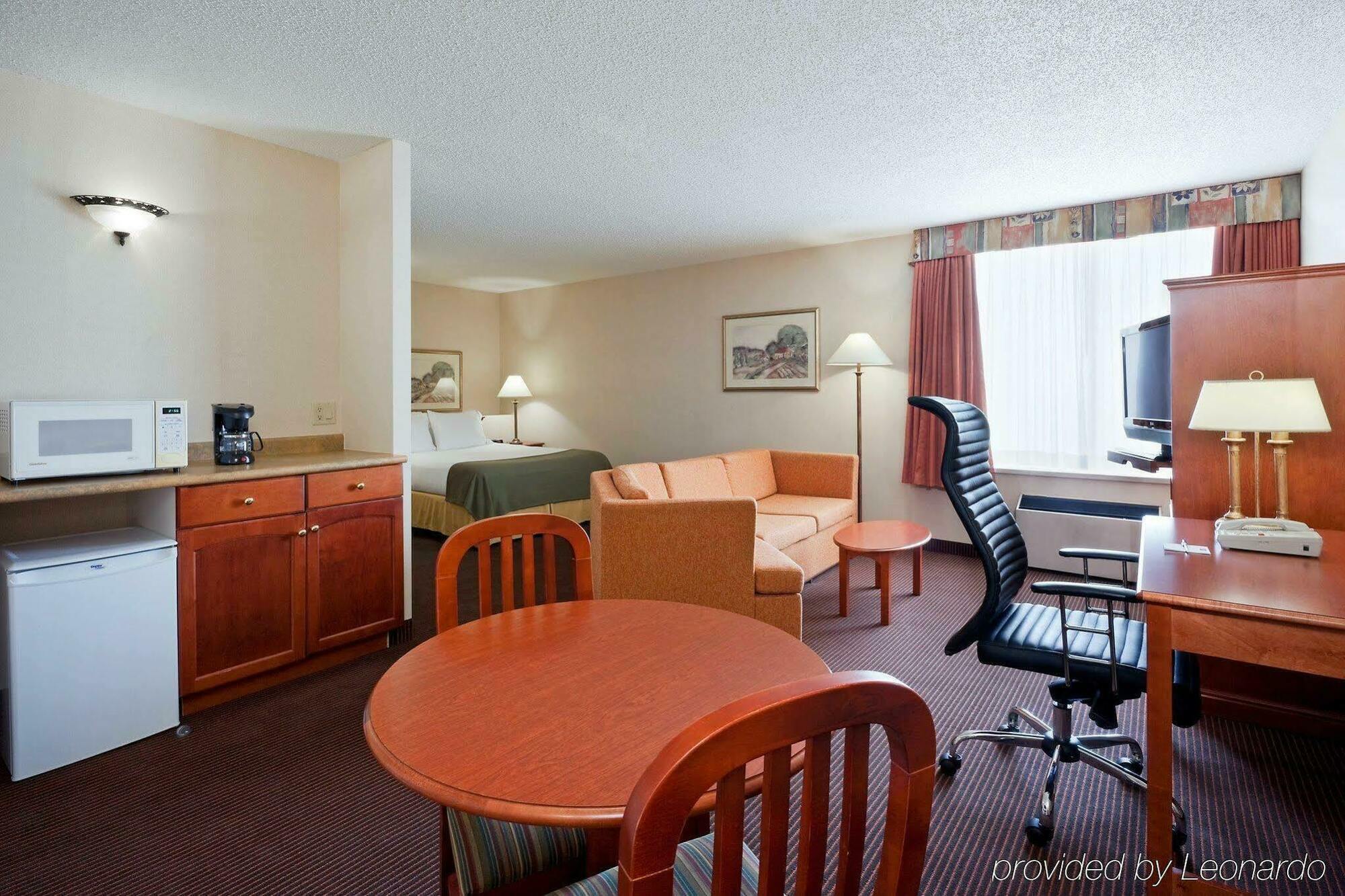 Quality Inn & Suites Regina Downtown Екстер'єр фото